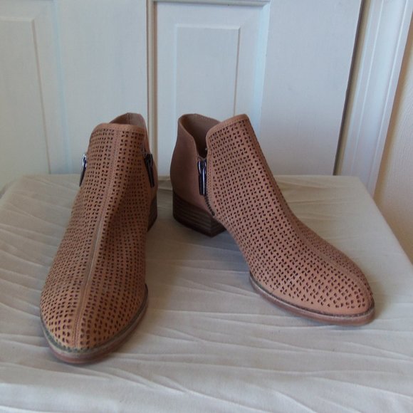 Vince Camuto Tan Perforated Leather Booties sz 7.5 - Picture 14 of 14